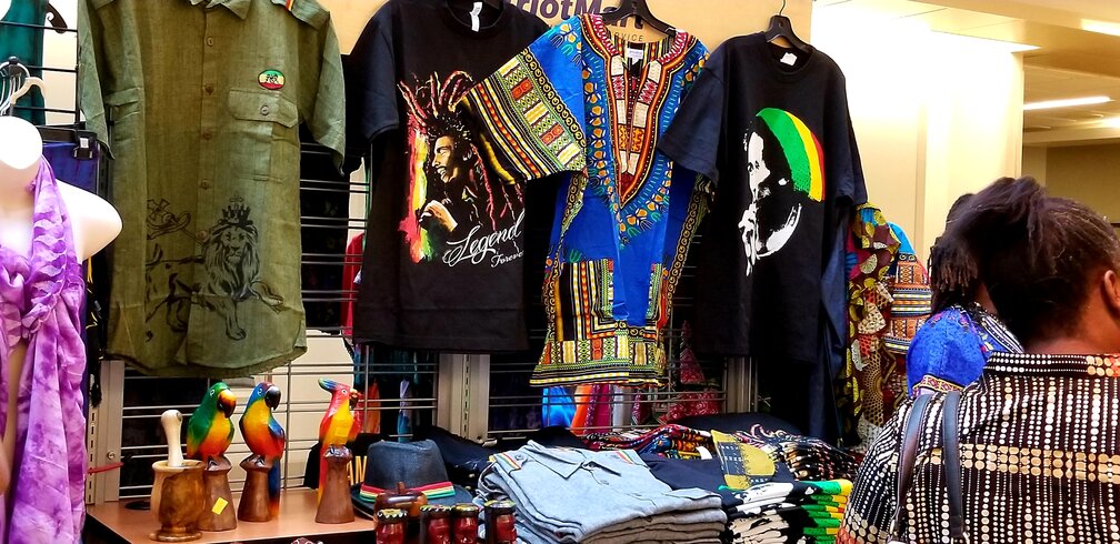 A Bit of History into the African Dashiki Clothing